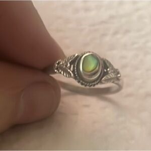 Elegant Silver and Green Women's Ring